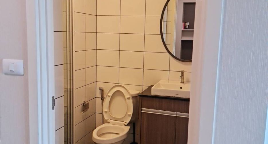 For rent 2 bedrooms condo in Huai Khwang, Bangkok