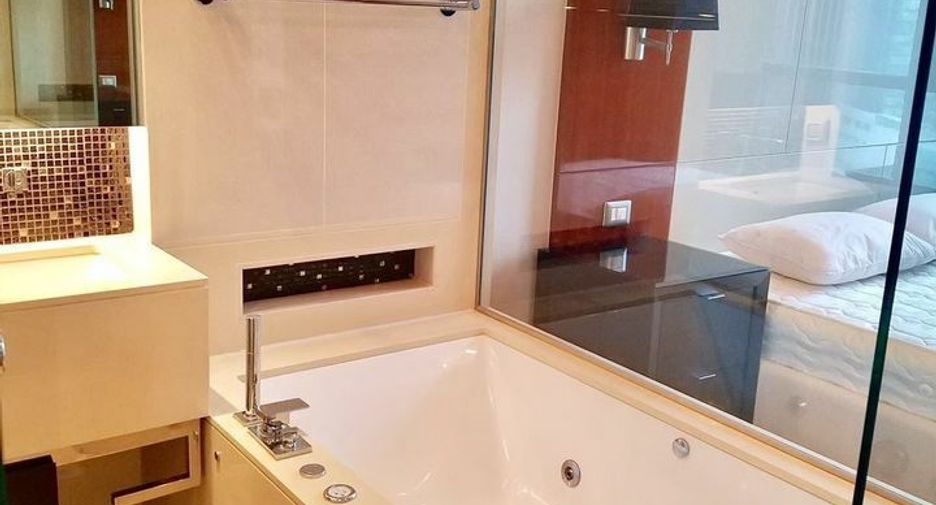 For rent 1 bed condo in Khlong Toei, Bangkok