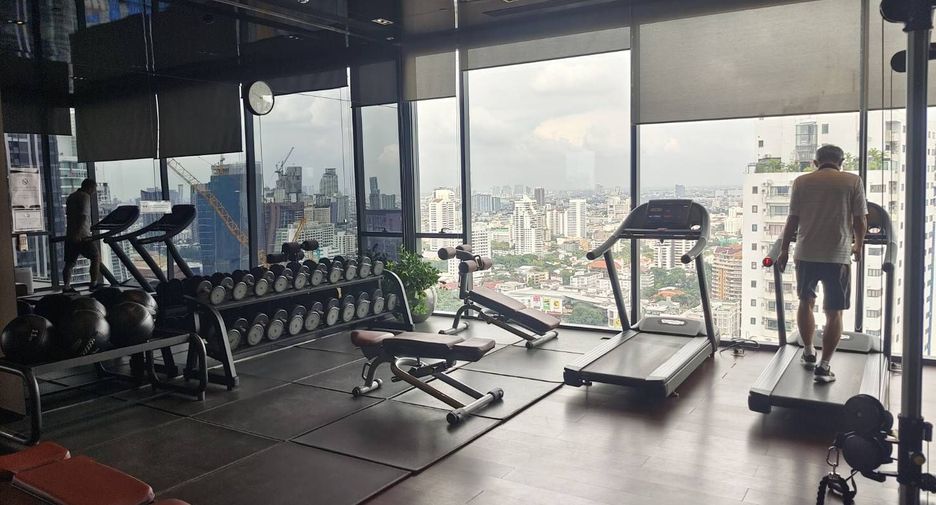 For rent 1 bed condo in Khlong Toei, Bangkok