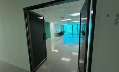 Büro zur Miete in Huai Khwang, Bangkok