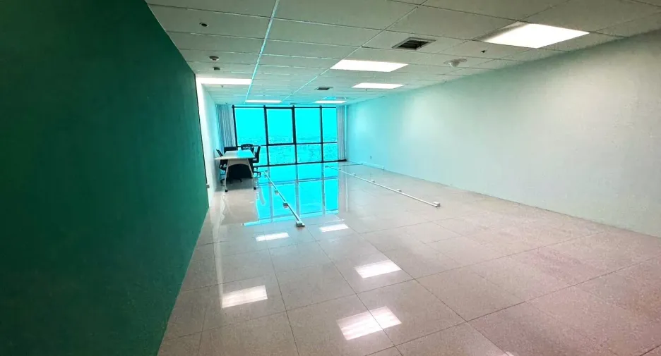 Oficina en alquiler en Huai Khwang, Bangkok