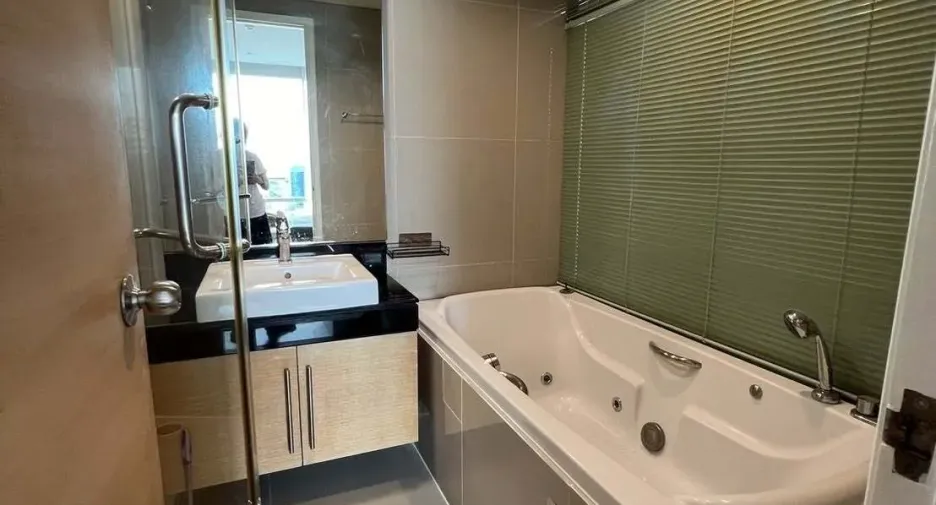 For rent 2 bedrooms condo in Khlong Toei, Bangkok