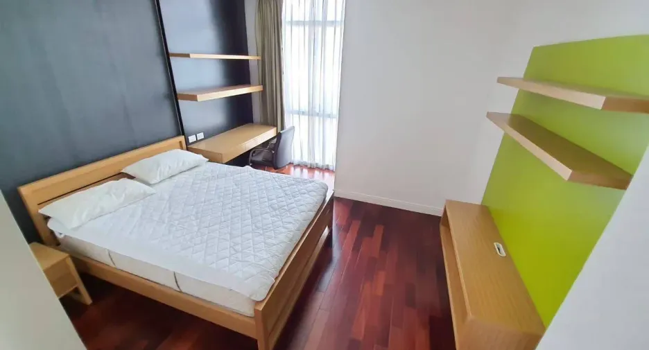 For rent 3 bedrooms condo in Pathum Wan, Bangkok