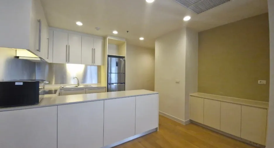 For rent 3 bedrooms apartment in Bang Kho Laem, Bangkok