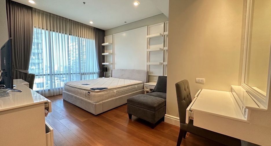 For rent 3 bedrooms condo in Khlong Toei, Bangkok