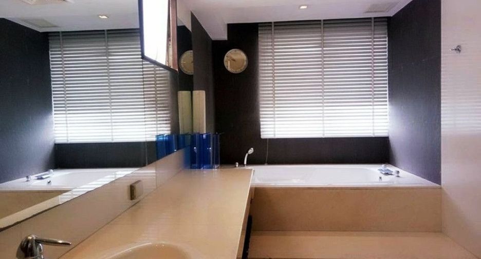 Condo en alquiler de 3 habitaciones en Watthana, Bangkok