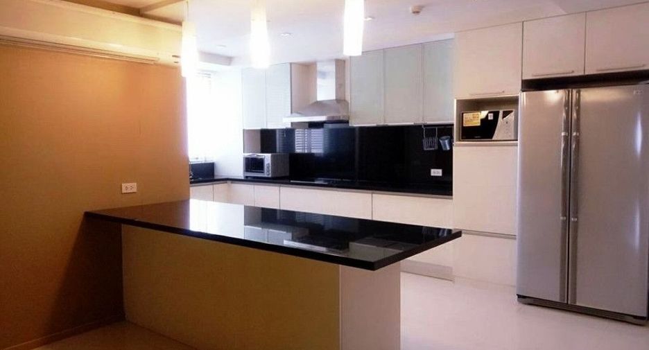 Condo en alquiler de 3 habitaciones en Watthana, Bangkok