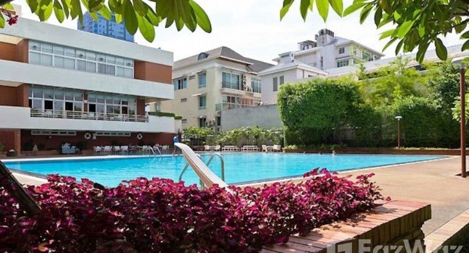 Condo en alquiler de 3 habitaciones en Watthana, Bangkok