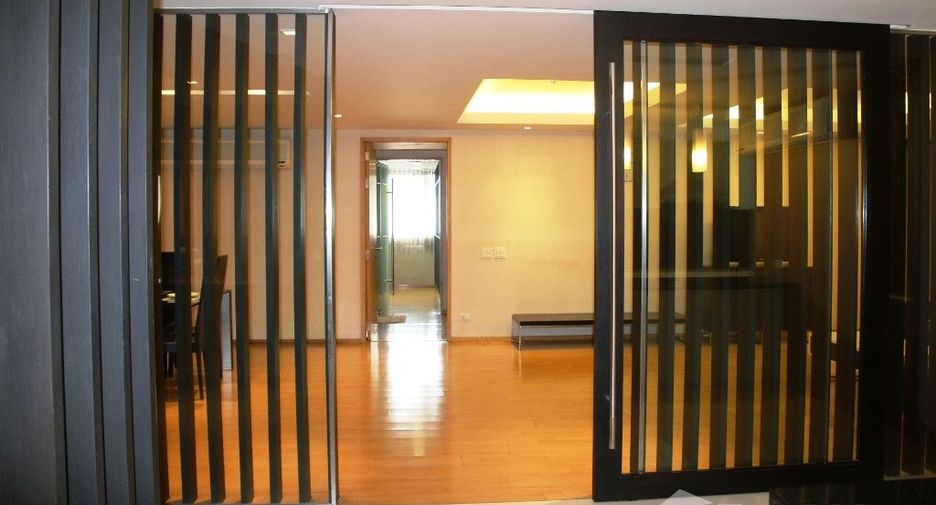 Condo en alquiler de 3 habitaciones en Watthana, Bangkok
