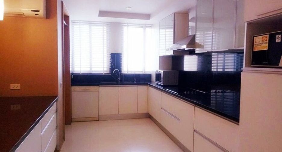 Condo en alquiler de 3 habitaciones en Watthana, Bangkok