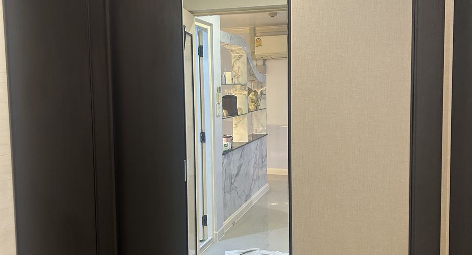 For rent 1 bed condo in Sathon, Bangkok
