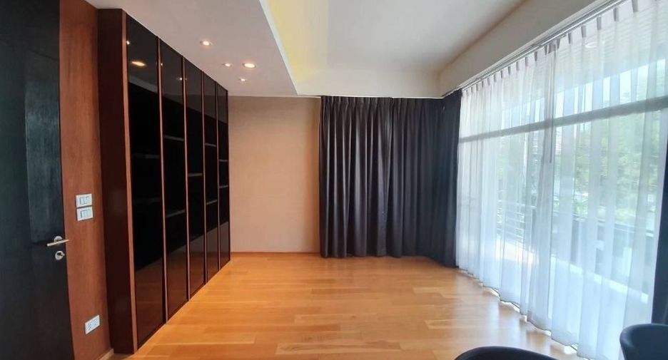 For rent 3 bedrooms townhouse in Prawet, Bangkok