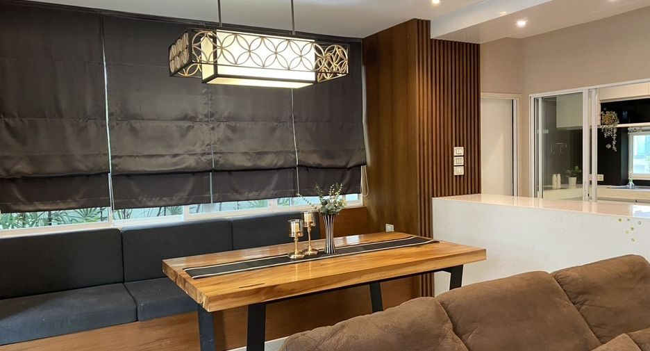 For rent 3 bedrooms townhouse in Prawet, Bangkok