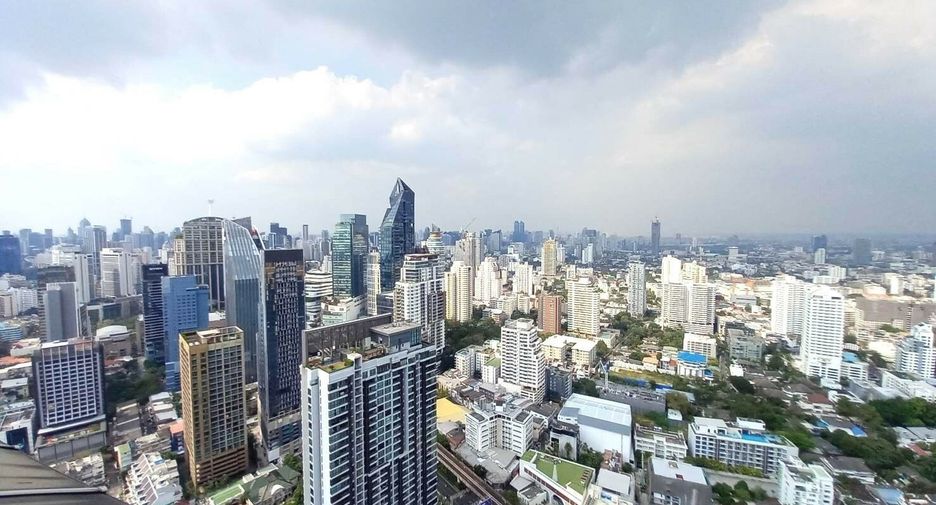 For rent 2 bedrooms condo in Khlong Toei, Bangkok