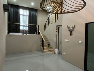 Casa adosada en alquiler de 3 habitaciones en Lat Phrao, Bangkok