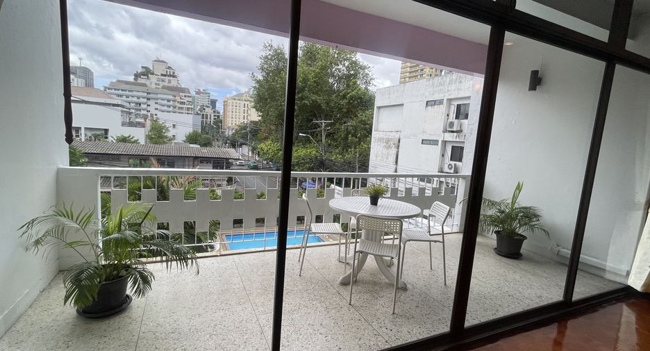 For rent 3 bedrooms condo in Watthana, Bangkok
