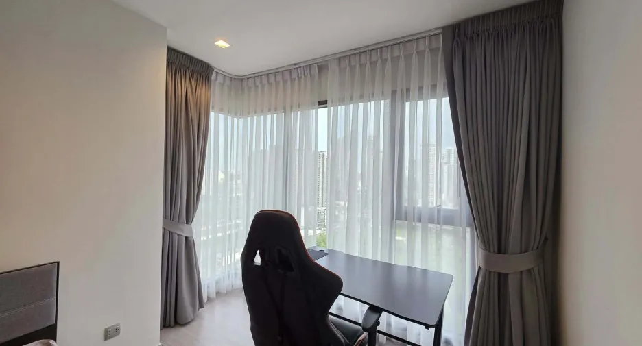 For rent 2 bedrooms condo in Huai Khwang, Bangkok