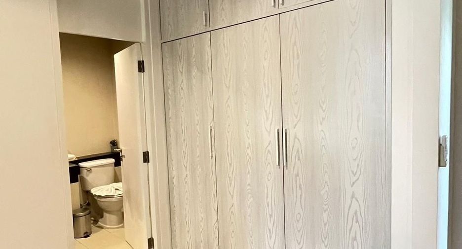 For rent 2 bedrooms condo in Pathum Wan, Bangkok
