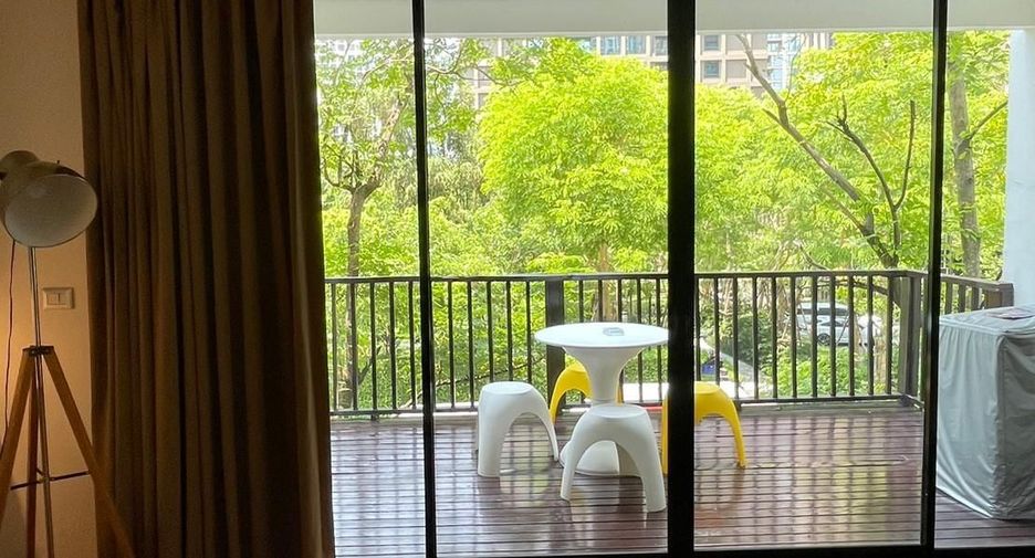 For rent 2 bedrooms condo in Pathum Wan, Bangkok