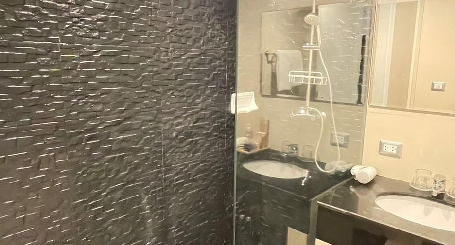 For rent 2 bedrooms condo in Pathum Wan, Bangkok