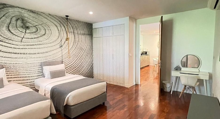 For rent 2 bedrooms condo in Pathum Wan, Bangkok