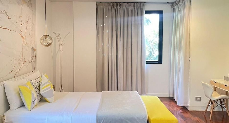 For rent 2 bedrooms condo in Pathum Wan, Bangkok