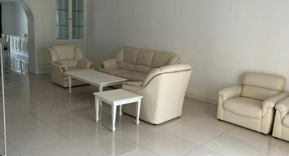 For rent 3 bedrooms condo in Khlong Toei, Bangkok