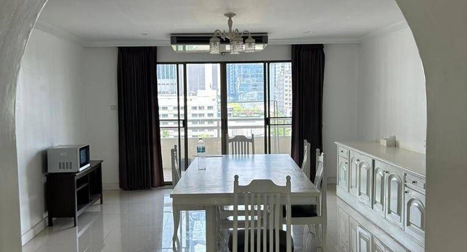 For rent 3 bedrooms condo in Khlong Toei, Bangkok
