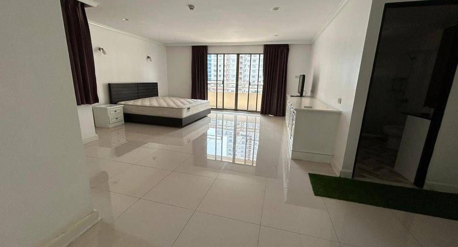 For rent 3 bedrooms condo in Khlong Toei, Bangkok