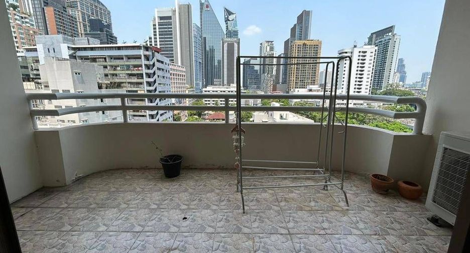 For rent 3 bedrooms condo in Khlong Toei, Bangkok