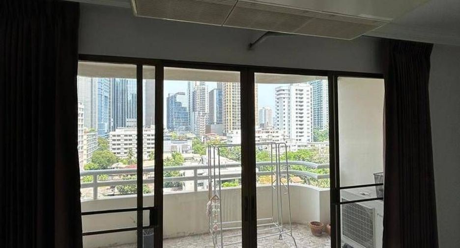 For rent 3 bedrooms condo in Khlong Toei, Bangkok