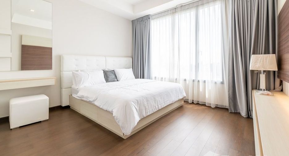 For rent 3 bedrooms condo in Watthana, Bangkok