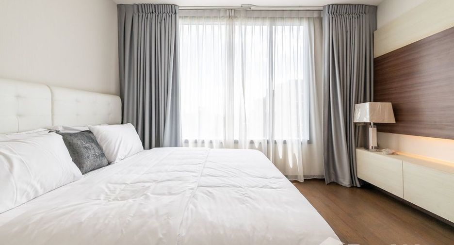 For rent 3 bedrooms condo in Watthana, Bangkok