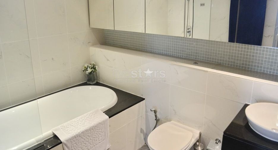 Condo en alquiler de 2 habitaciones en Khlong Toei, Bangkok