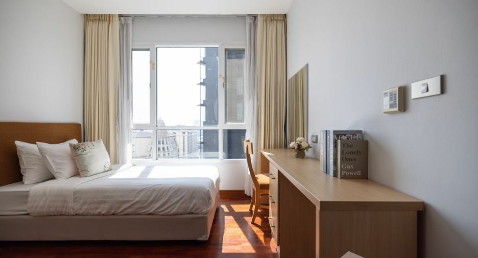 For rent 3 bedrooms apartment in Khlong Toei, Bangkok