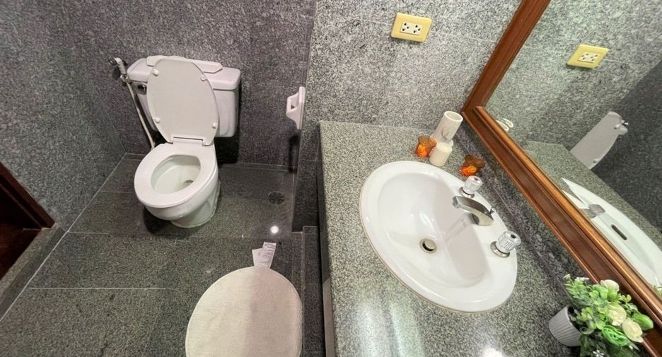 Wohnung zur Miete mit 3 Zimmer in Watthana, Bangkok