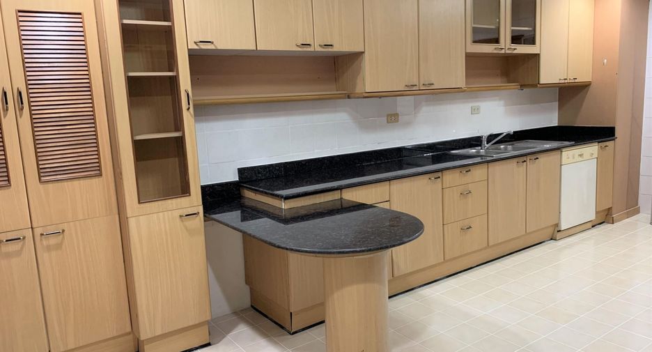 Wohnung zur Miete mit 3 Zimmer in Watthana, Bangkok