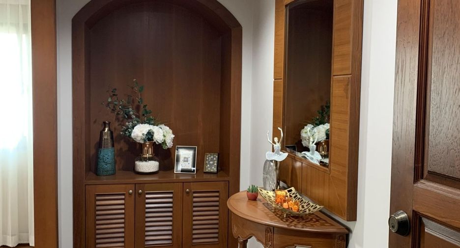 Wohnung zur Miete mit 3 Zimmer in Watthana, Bangkok
