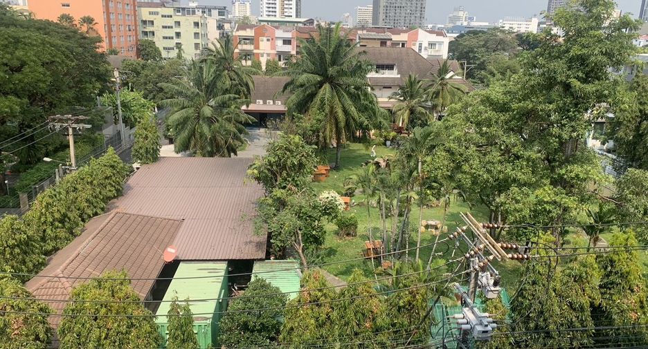 For rent 2 bedrooms condo in Watthana, Bangkok