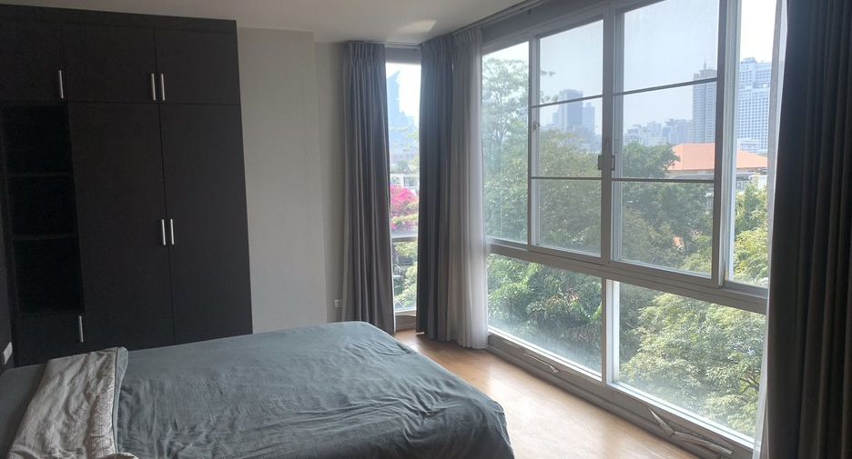 For rent 2 bedrooms condo in Watthana, Bangkok