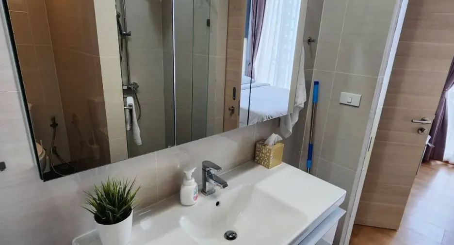 For rent 2 bedrooms condo in Khlong Toei, Bangkok