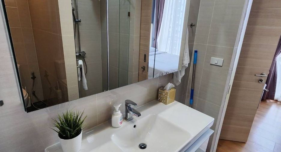 For rent 2 bedrooms condo in Khlong Toei, Bangkok