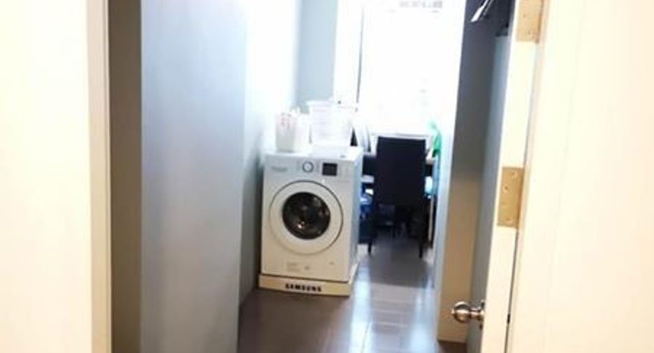 For rent 2 bedrooms condo in Huai Khwang, Bangkok