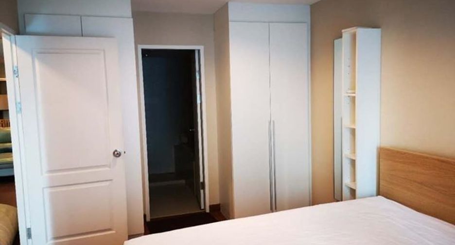 For rent 2 bedrooms condo in Huai Khwang, Bangkok