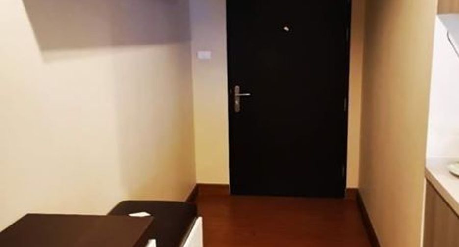 For rent 2 bedrooms condo in Huai Khwang, Bangkok