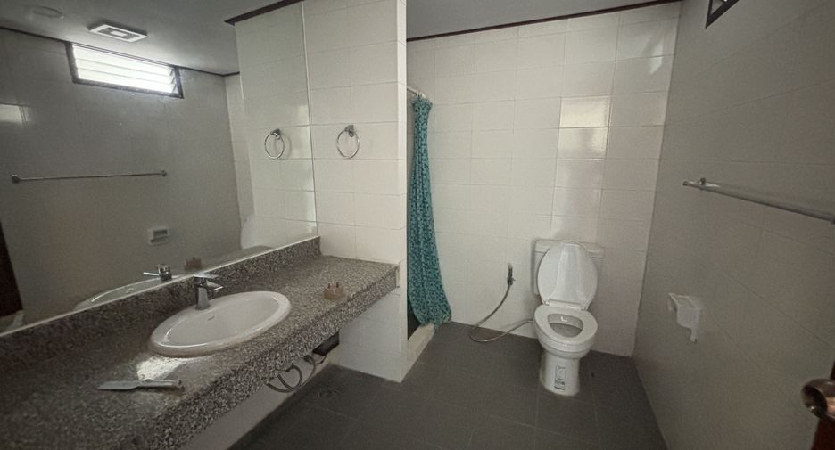For rent 3 bedrooms apartment in Watthana, Bangkok