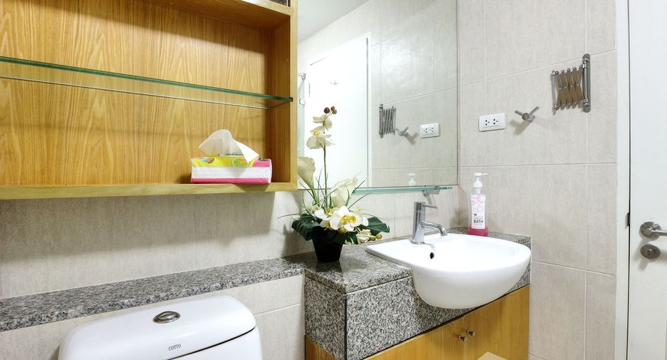 For rent 1 bed condo in Watthana, Bangkok
