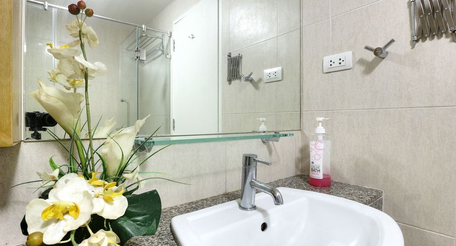 For rent 1 bed condo in Watthana, Bangkok