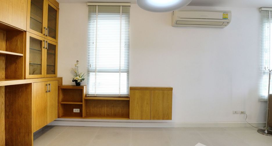 For rent 1 bed condo in Watthana, Bangkok