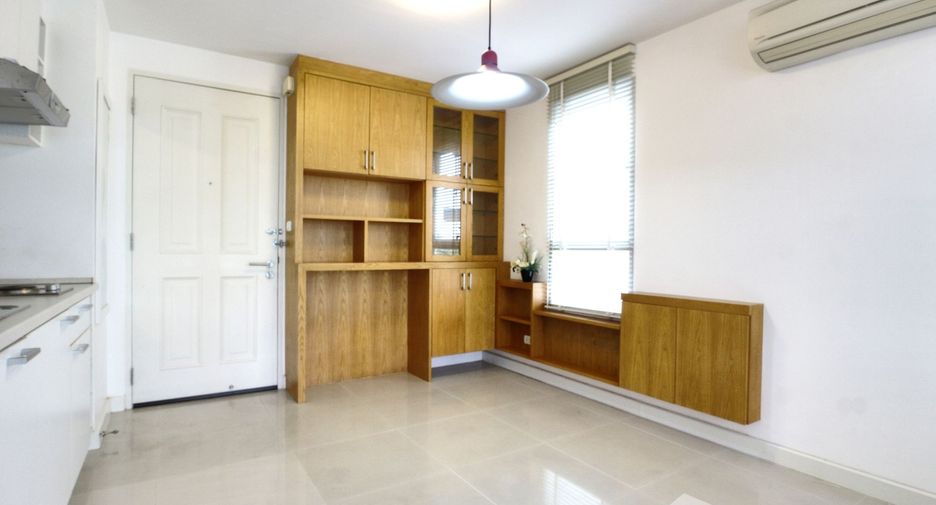 For rent 1 bed condo in Watthana, Bangkok